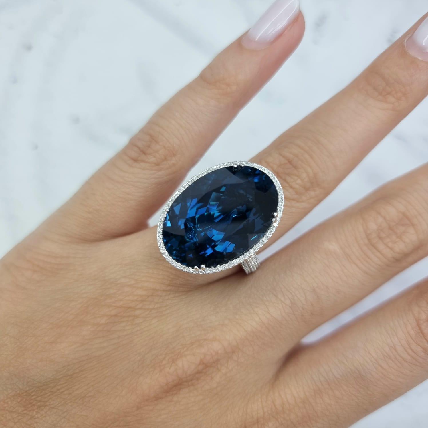 9CT GOLD LONDON BLUE TOPAZ OVAL SHOW HALO RING