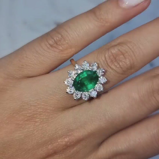 18CT GOLD OVAL EMERALD CLUSTER RING